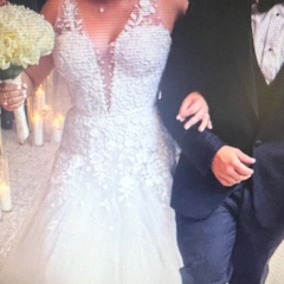 Mira Zwillinger Wedding Gown - Picture 8 of 11